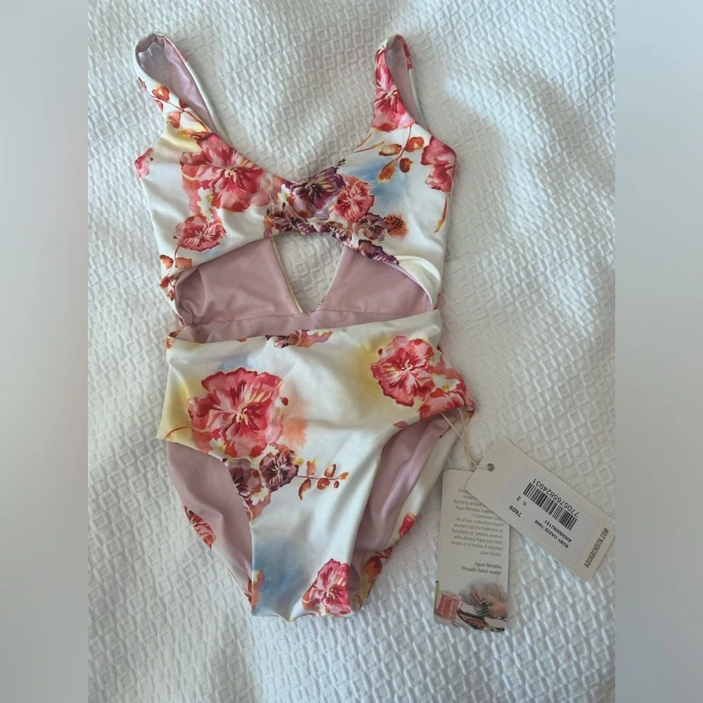 Agua Bendita ruby one